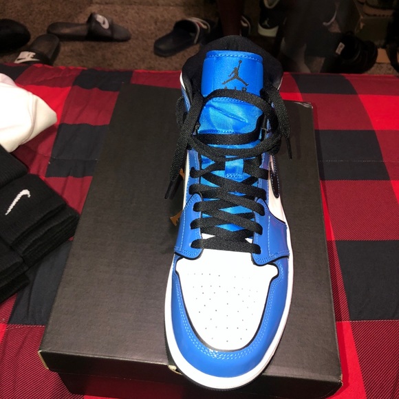 Signal Blue 1s main image 2